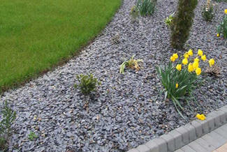 Black And Tan Slate Chips Decorative, Slate Rock Landscaping Pictures